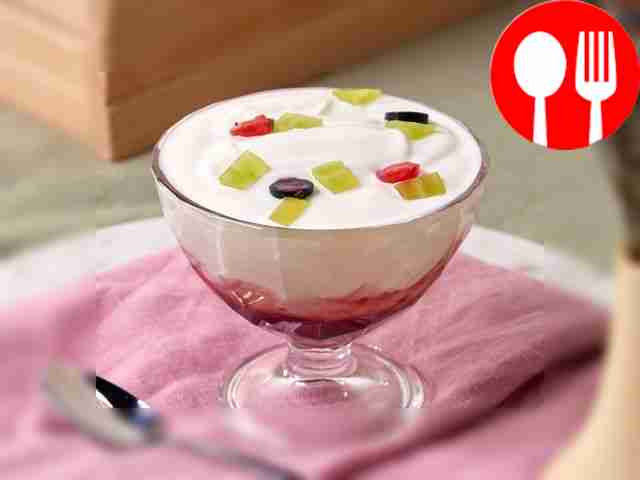 Yogurt with cream
