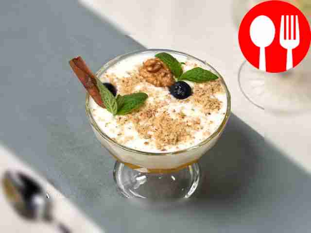 Йогурт с орехами