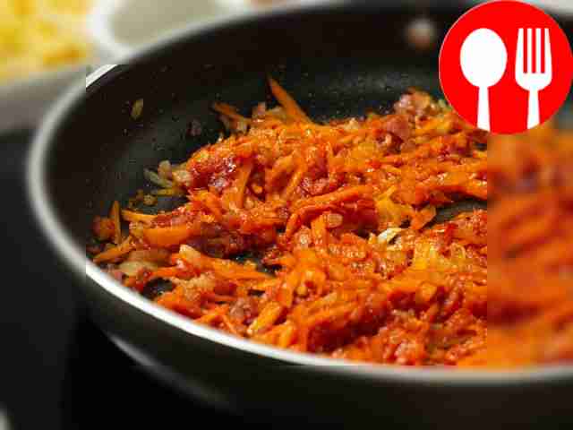 Fry the ingredients. Place the bacon in the...