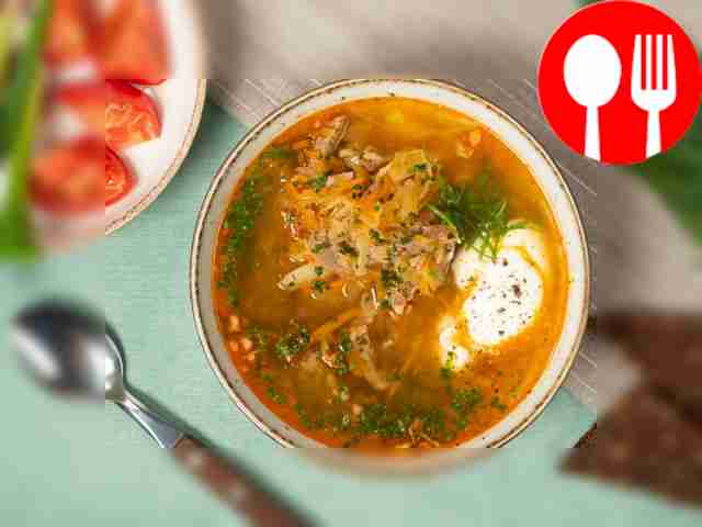 Serve the finished soup hot with sour cream.