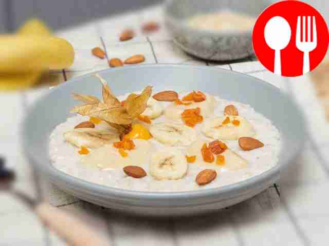 Oatmeal with milk and banana cream caramel