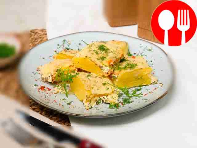 Potatoes in sour cream in the oven