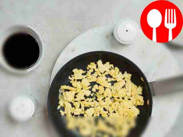 Fry the eggs. In a small bowl, beat the eggs....