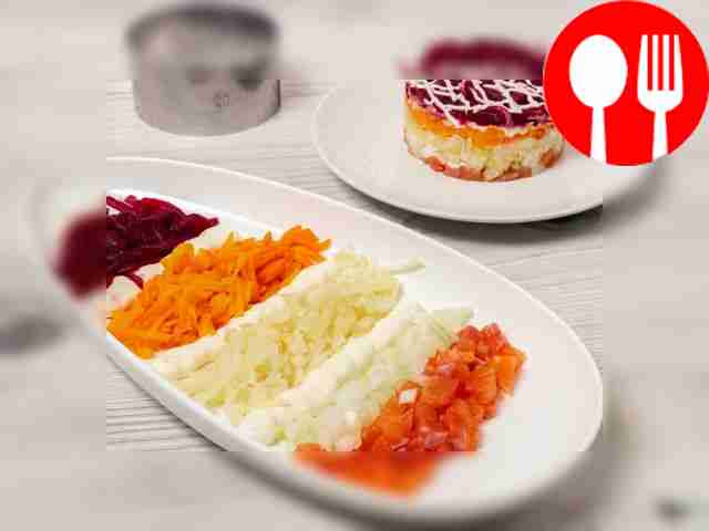 Сформируйте блюдо: на тарелку наденьте...