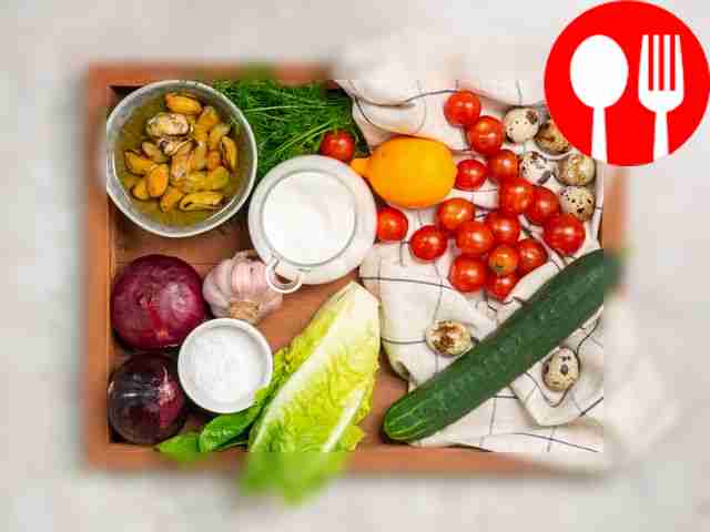 Boil and peel the quail eggs in advance. Rinse...