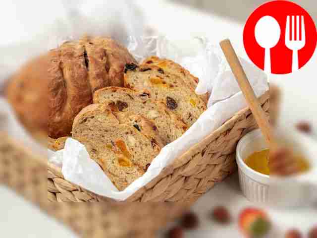 Хлеб с сухофруктами и орехами