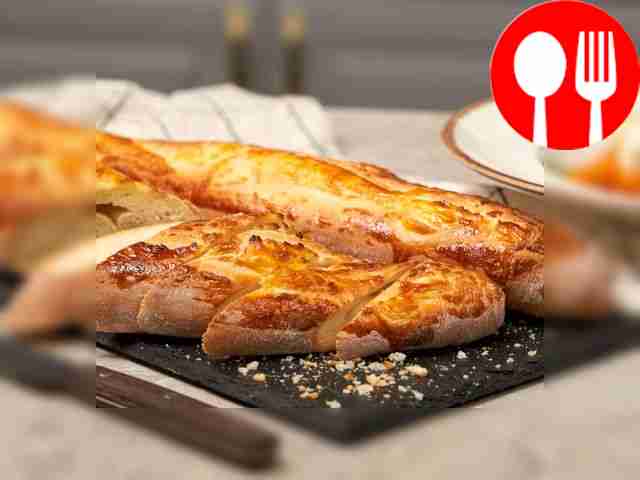 Baguette with cream cheese