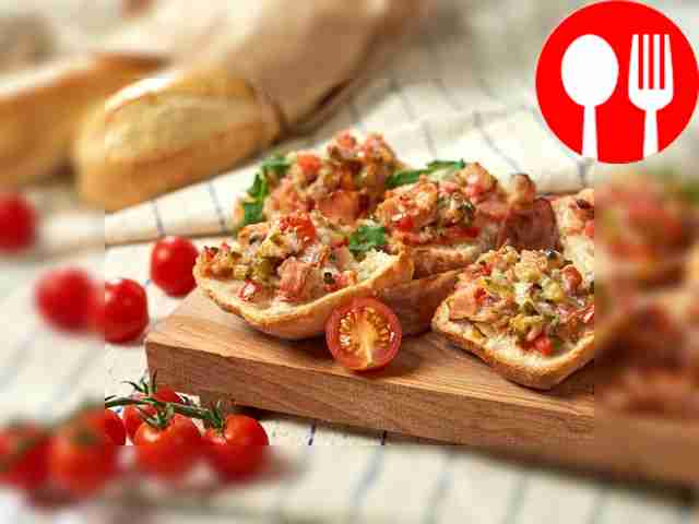 Багет с солеными огурцами