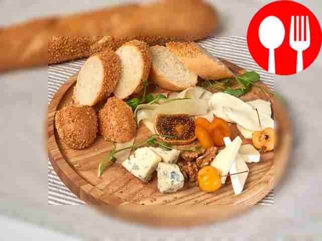Baguette with dried mushrooms