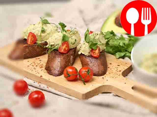 Багет с консервированным лососем