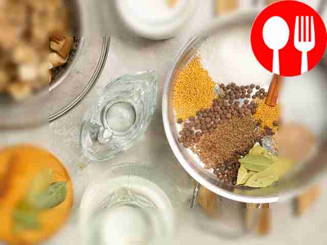 Сделайте маринад. В отдельной кастрюле...