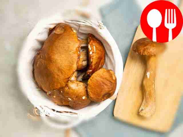 Prepare the food, clean the porcini mushrooms...