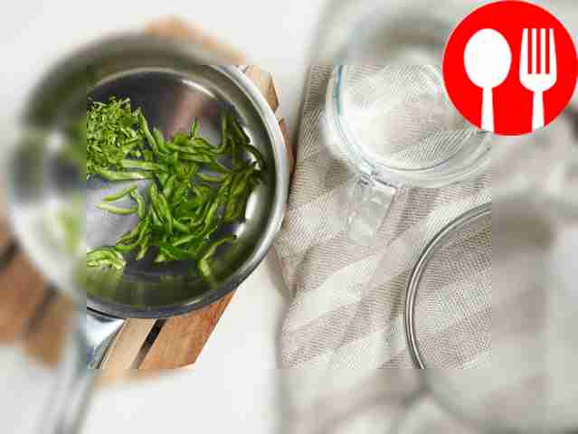 Приготовьте пикантную основу. Цедру лайма и...