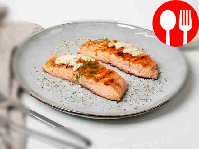 Salmon steak with dill cream sauce