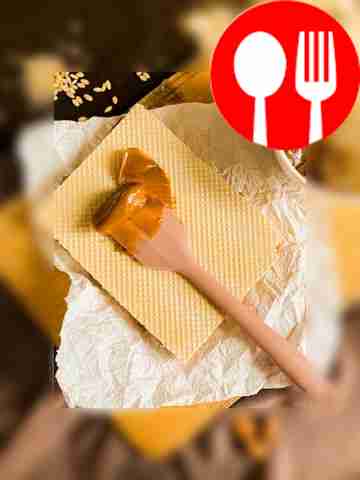 Coat the wafer cakes with the filling (boiled...