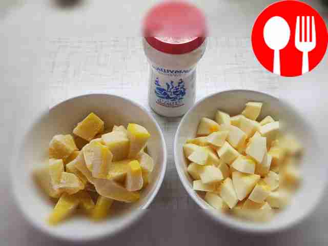 Wash the vegetables, peel and cut into cubes.