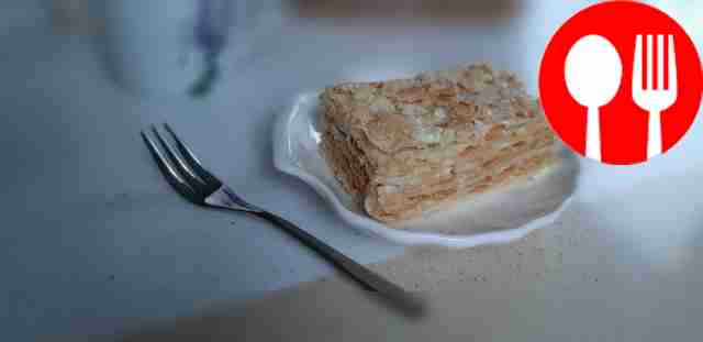 Торт «Наполеон» с тонкими хрустящими коржами Cake "Napoleon" with thin crispy cakes