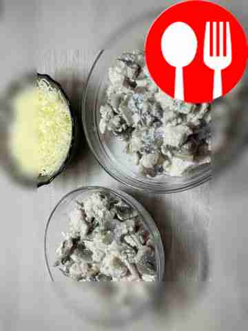 Place in molds or cocotte bowls.