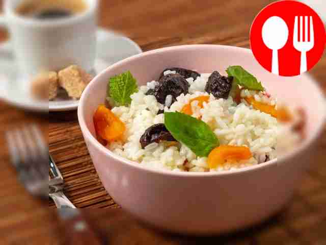 Rice porridge with dried fruits