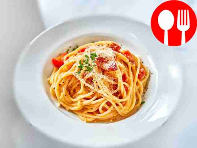 Макароны с беконом, овощами и сливками в мультиварке