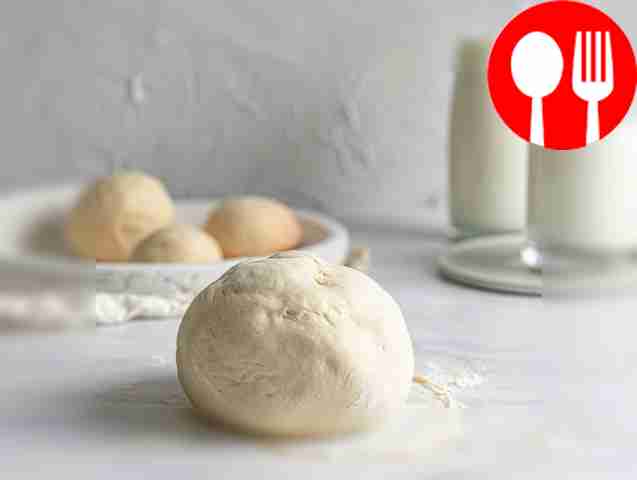 Мягкое и пластичное тесто для вареников на молоке