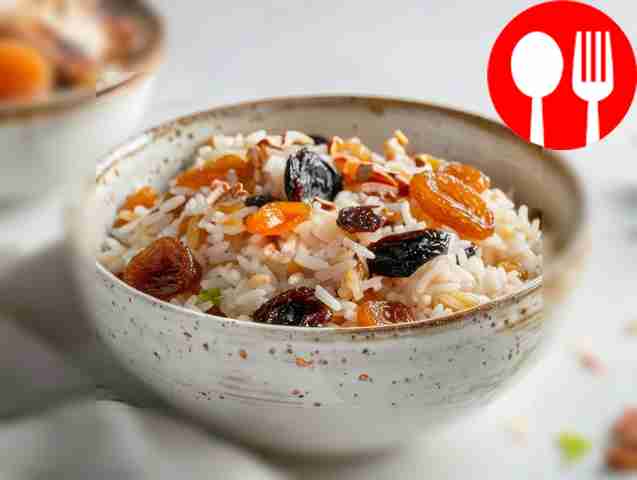 Постный сладкий плов с черносливом, курагой и изюмом