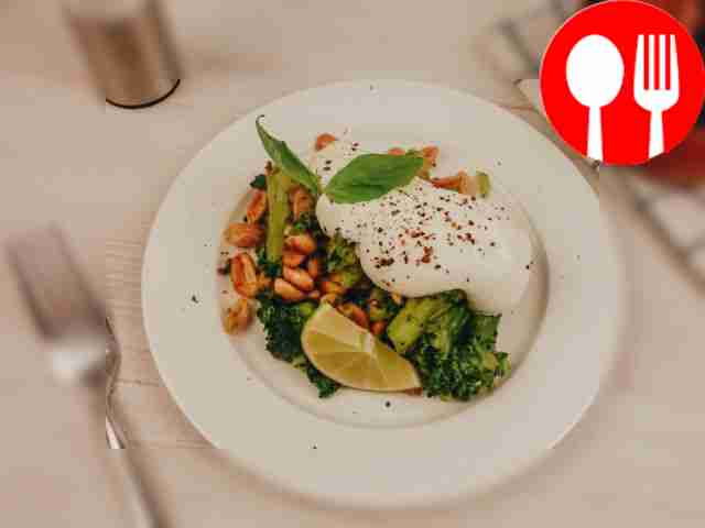 Broccoli with peanuts and olive oil