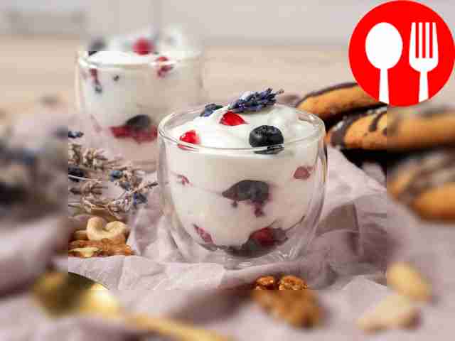 Yogurt with sour cream