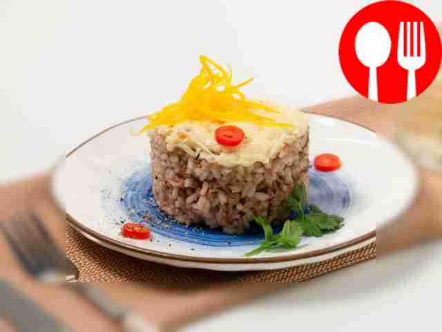 Rice and minced meat casserole in a slow cooker