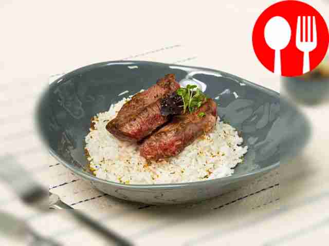 Рис в сковороде на луке Rice in a frying pan on onions