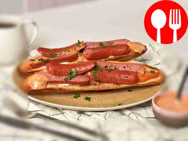 Багет с венскими сосисками