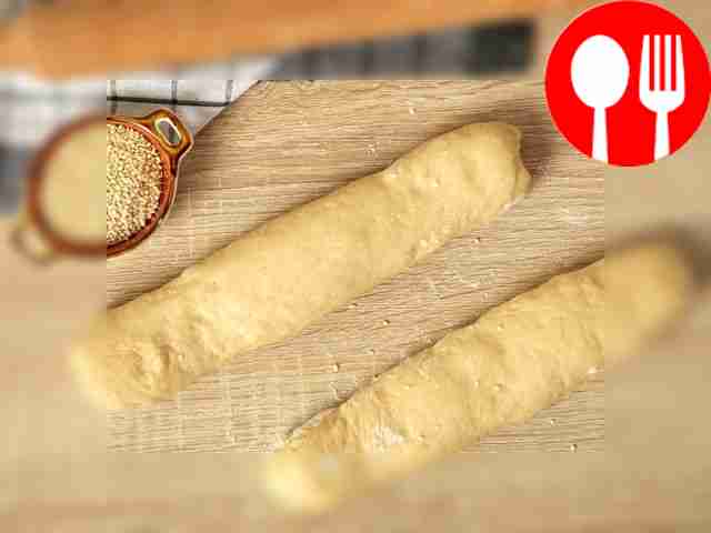 Сформируйте багеты. Разделите тесто на две...