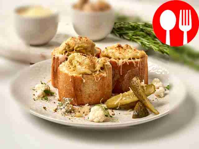 Baguette with canned champignons