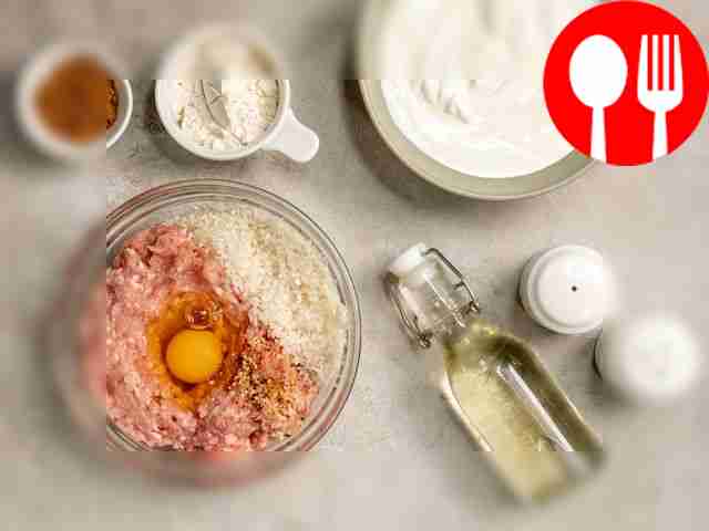 Prepare minced meat for hedgehogs. Cut the...