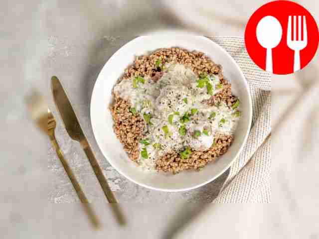 Serve the hedgehogs in sour cream sauce hot...