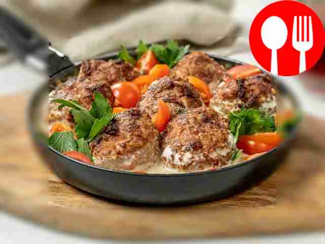 Ежики со сметанным соусом