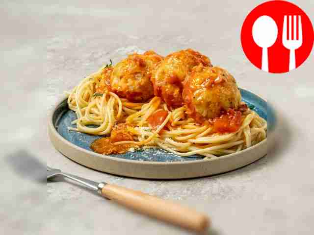 Fish hedgehogs with sauce