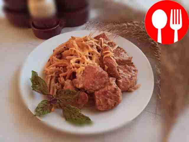 Braised pork with basil