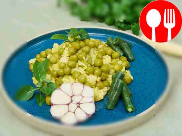 Рис с зеленым горошком