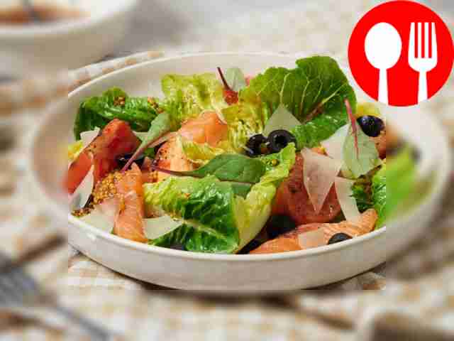 Salad with salmon and tomatoes