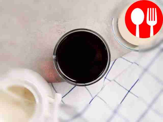 Приготовьте формы для желе и креманок или...