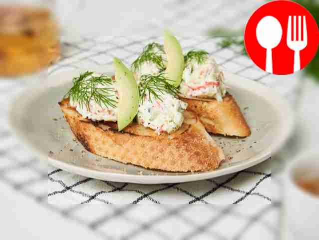 Багет с крабовыми палочками