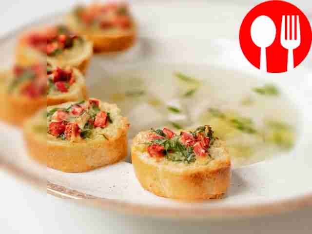 Бульон с гренками из багета