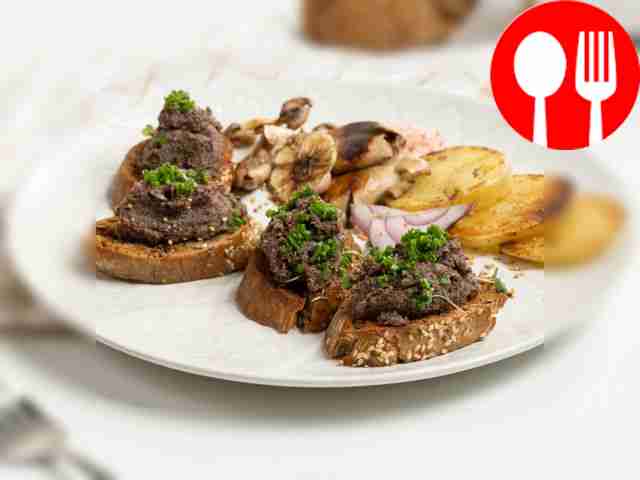 Багет с солеными груздями Baguette with salted milk mushrooms