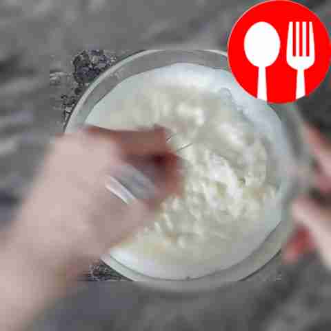 Mix cottage cheese, milk with gelatin, honey...