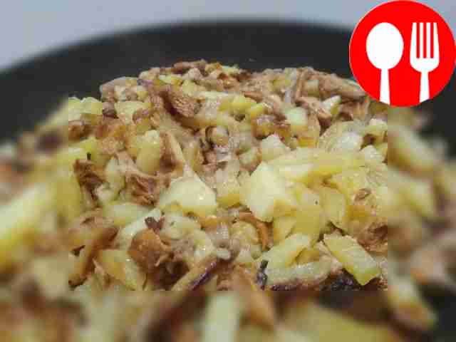 Жареная картошка с лисичками Fried potatoes with chanterelles