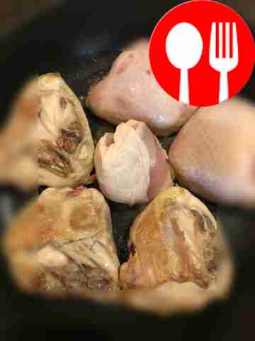 Pour about 1 tablespoon of vegetable oil into...