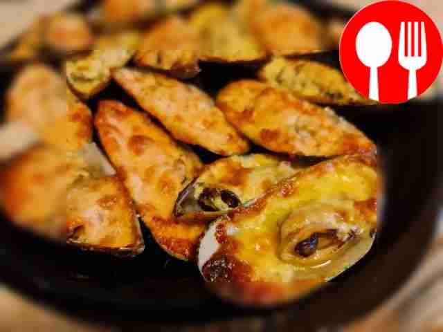 Mussels in shells, baked in salt