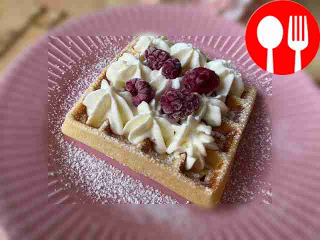 Нежные вафли со взбитыми сливками