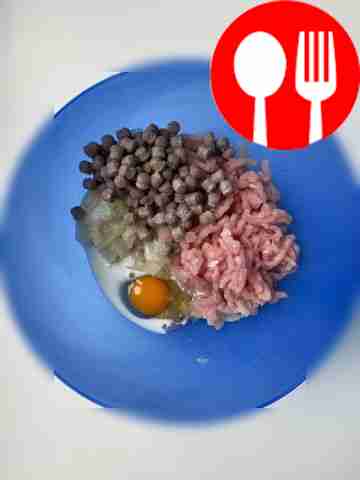 Mix bran with minced meat, salt and pepper.